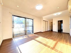 日中明るい光が差し込みます