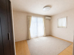 室内写真は既存の家具を加工により一部消しております