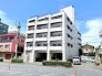 大通りに面する日当たりの良い立地のマンション