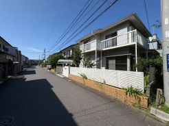 前面道路は南西側公道幅員約6.05mで車庫入れが楽です